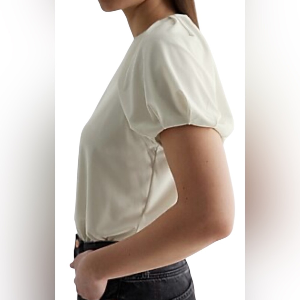 NWT Express Ivory Crewneck Puff Sleeve Bodysuit, Size Medium, Closet Stapel - Picture 2 of 9